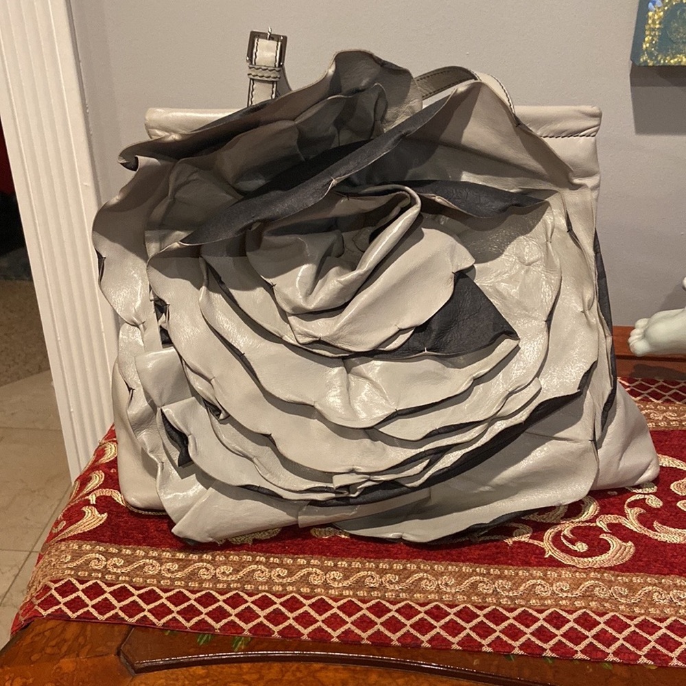 Valentino Garavani Leather Rosette bag